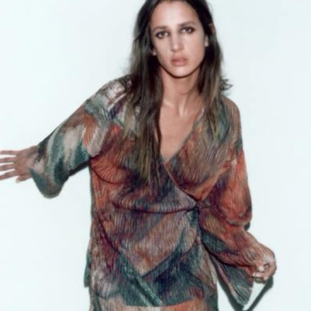 Zara blogger favorite pleated kimono sash belt top.